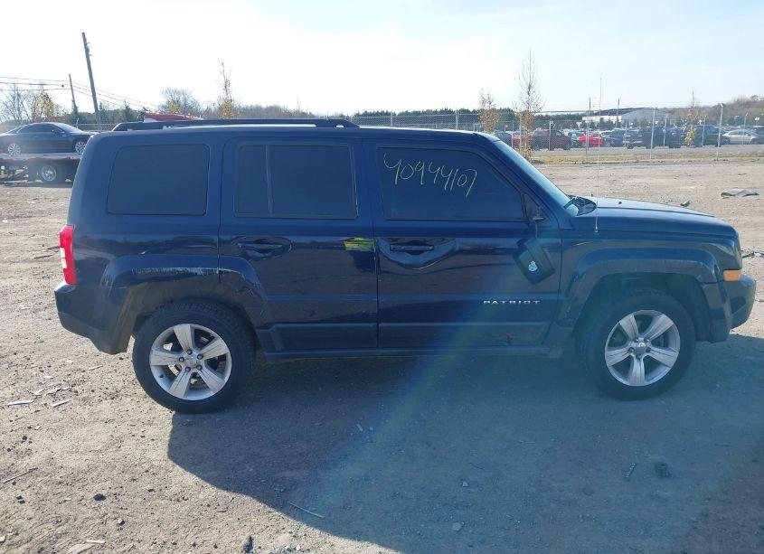 Photo 13 of 2014 Jeep Patriot LATITUDE (VIN 1C4NJRFB1ED910918)