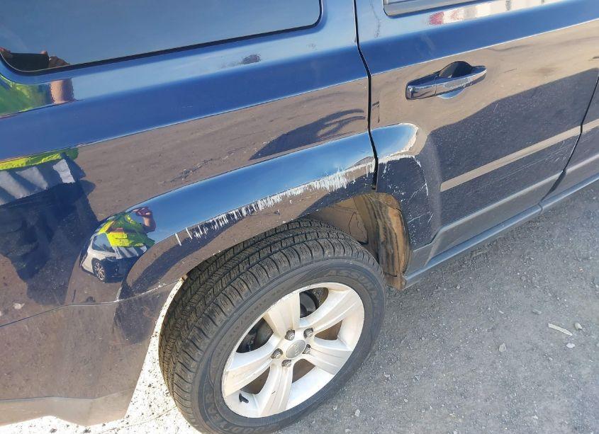 Photo 6 of 2014 Jeep Patriot LATITUDE (VIN 1C4NJRFB1ED910918)