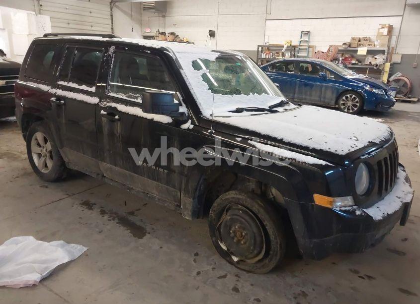 2015 Jeep Patriot LATITUDE (VIN 1C4NJRFB1FD244922) main photo