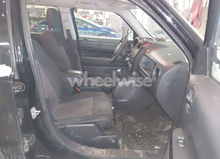 Photo 5 of 2015 Jeep Patriot LATITUDE (VIN 1C4NJRFB1FD244922)