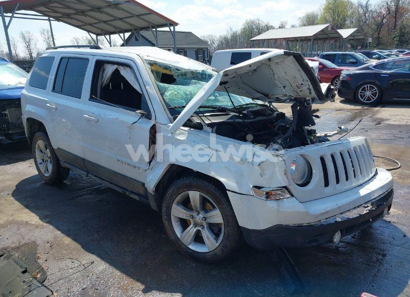 2015 Jeep Patriot LATITUDE (VIN 1C4NJRFB1FD292517) main photo