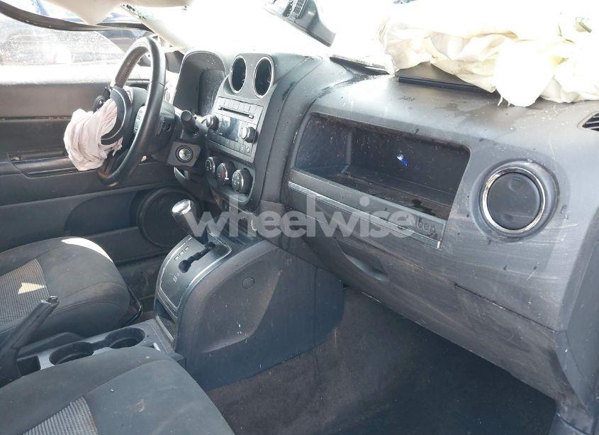 Photo 11 of 2015 Jeep Patriot LATITUDE (VIN 1C4NJRFB1FD292517)