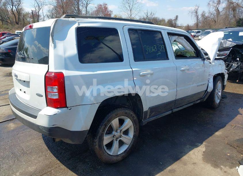 Photo 4 of 2015 Jeep Patriot LATITUDE (VIN 1C4NJRFB1FD292517)