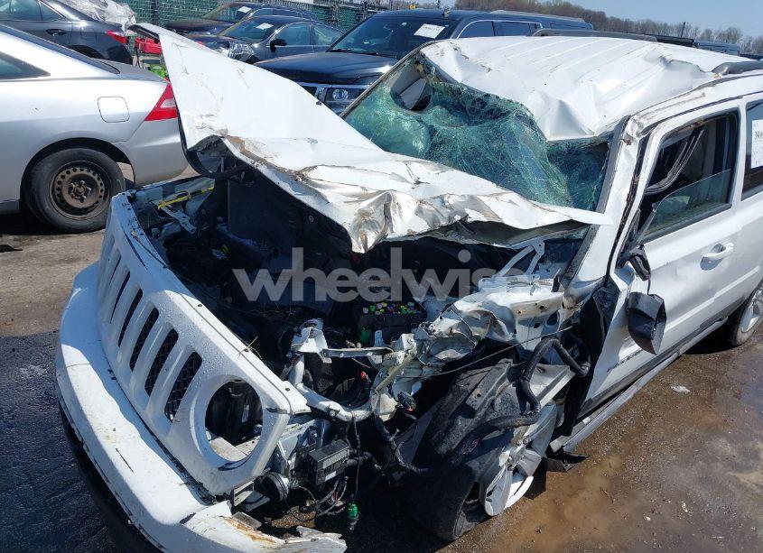 Photo 6 of 2015 Jeep Patriot LATITUDE (VIN 1C4NJRFB1FD292517)