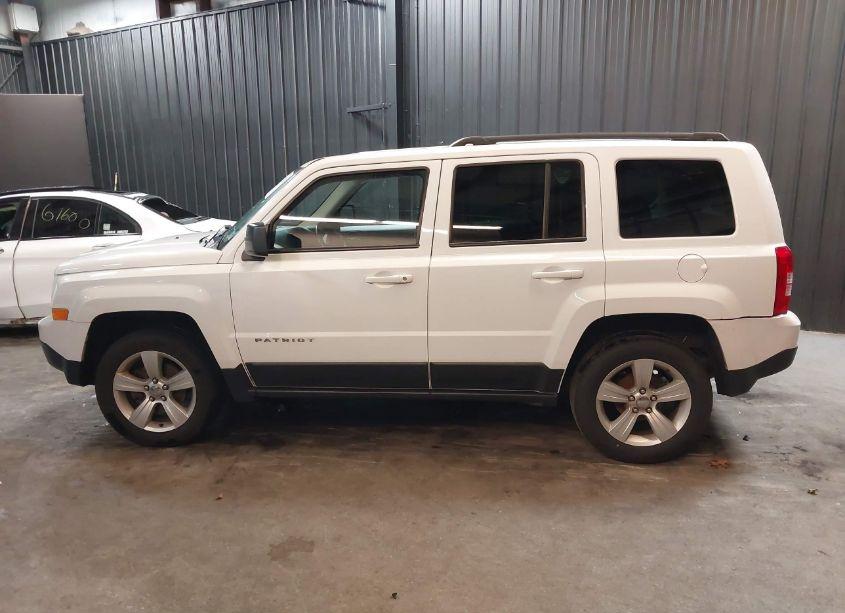 Photo 15 of 2017 Jeep Patriot LATITUDE 4X4 (VIN 1C4NJRFB1HD162627)