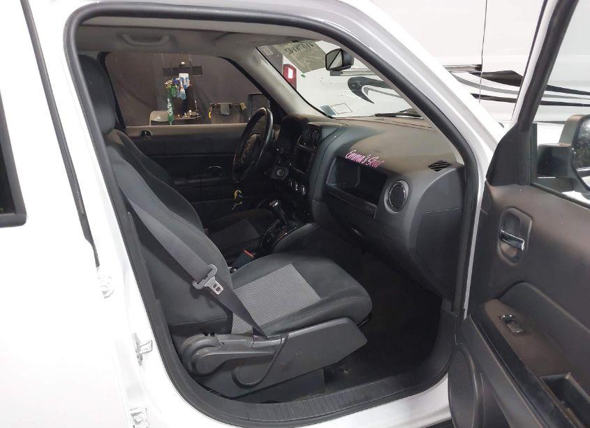 Photo 5 of 2017 Jeep Patriot LATITUDE 4X4 (VIN 1C4NJRFB1HD162627)