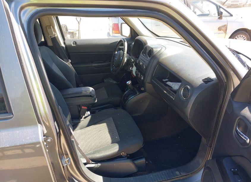 Photo 5 of 2014 Jeep Patriot LATITUDE (VIN 1C4NJRFB2ED629646)