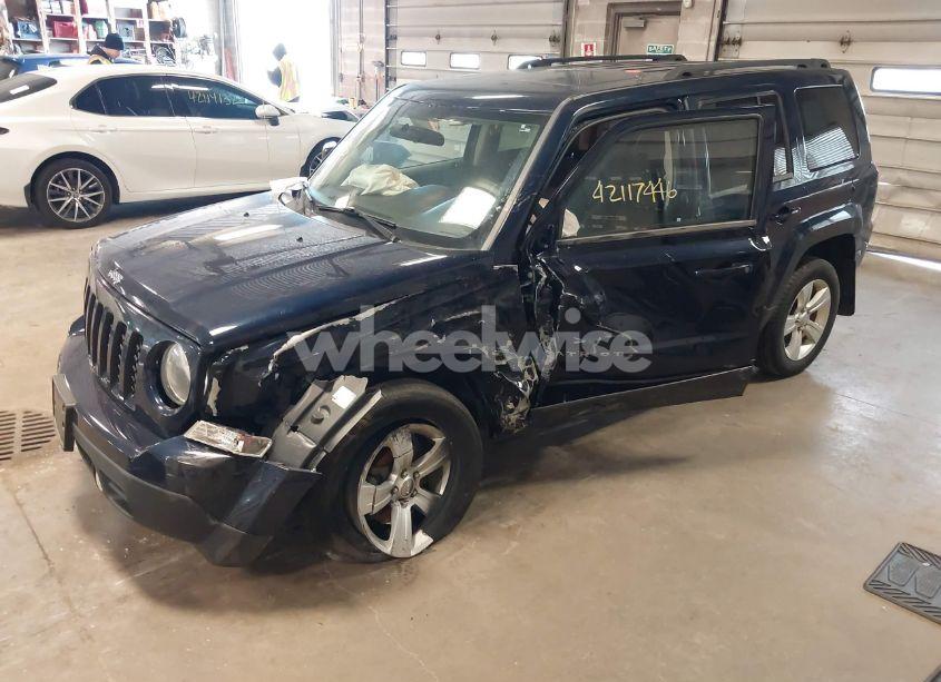 Photo 2 of 2014 Jeep Patriot LATITUDE (VIN 1C4NJRFB2ED693945)