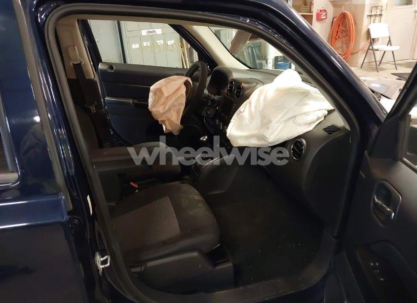 Photo 5 of 2014 Jeep Patriot LATITUDE (VIN 1C4NJRFB2ED693945)