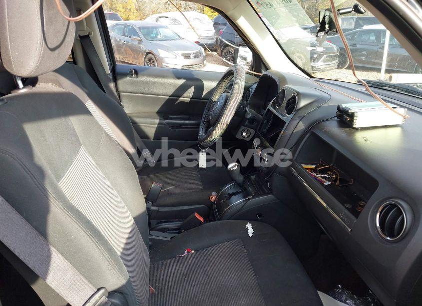 Photo 5 of 2014 Jeep Patriot LATITUDE (VIN 1C4NJRFB2ED761449)