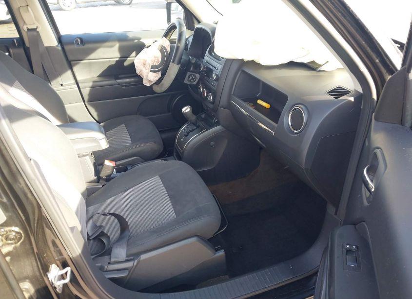 Photo 5 of 2016 Jeep Patriot LATITUDE (VIN 1C4NJRFB2GD580693)