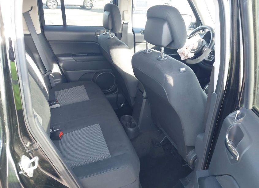 Photo 8 of 2016 Jeep Patriot LATITUDE (VIN 1C4NJRFB2GD580693)