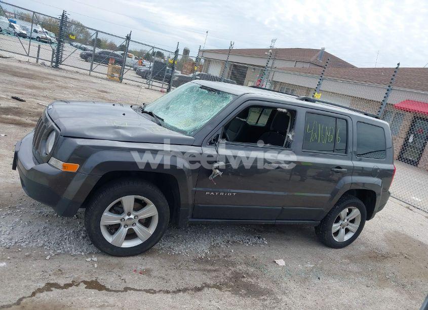Photo 14 of 2014 Jeep Patriot LATITUDE (VIN 1C4NJRFB3ED731313)