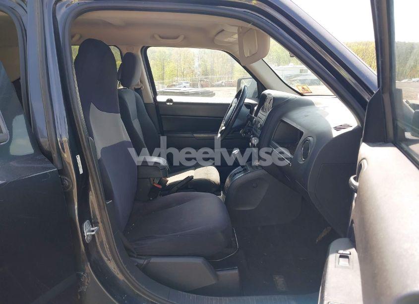 Photo 5 of 2014 Jeep Patriot LATITUDE (VIN 1C4NJRFB3ED803417)