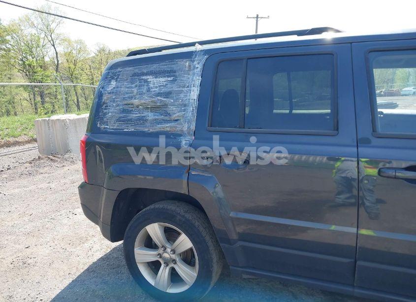Photo 6 of 2014 Jeep Patriot LATITUDE (VIN 1C4NJRFB3ED803417)