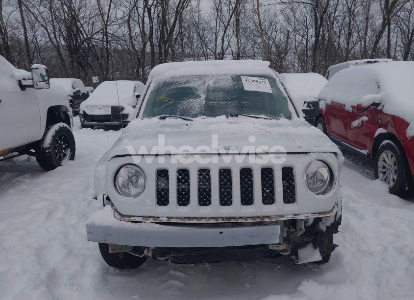 Photo 13 of 2015 Jeep Patriot LATITUDE (VIN 1C4NJRFB3FD169382)