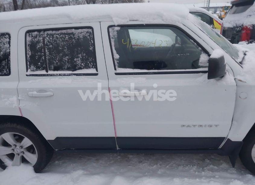 Photo 14 of 2015 Jeep Patriot LATITUDE (VIN 1C4NJRFB3FD169382)
