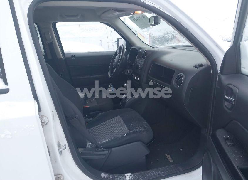 Photo 5 of 2015 Jeep Patriot LATITUDE (VIN 1C4NJRFB3FD169382)