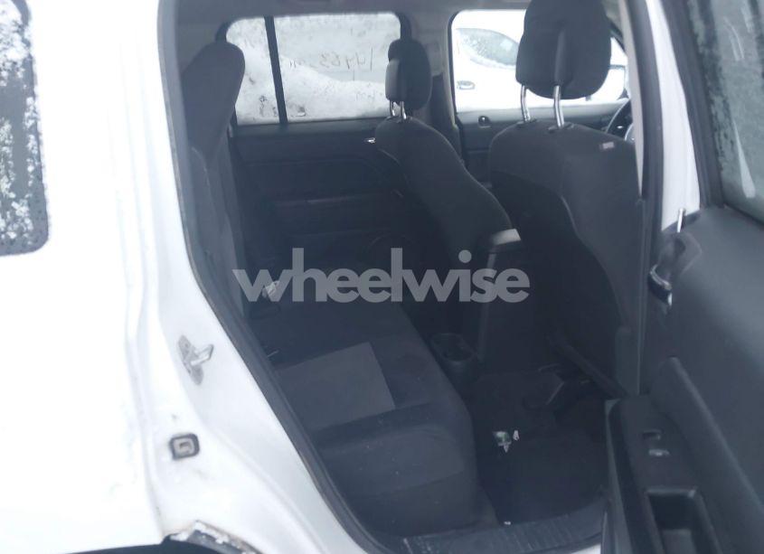 Photo 8 of 2015 Jeep Patriot LATITUDE (VIN 1C4NJRFB3FD169382)