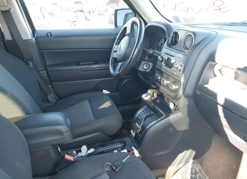 Photo 5 of 2015 Jeep Patriot LATITUDE (VIN 1C4NJRFB3FD239883)