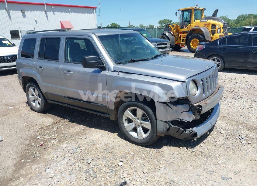 2016 Jeep Patriot LATITUDE (VIN 1C4NJRFB3GD767635) main photo