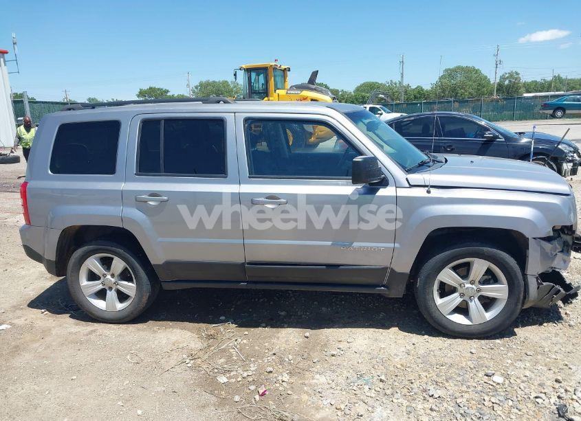 Photo 13 of 2016 Jeep Patriot LATITUDE (VIN 1C4NJRFB3GD767635)