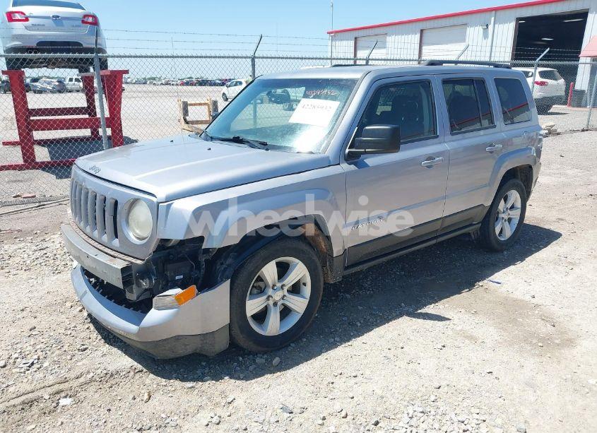 Photo 2 of 2016 Jeep Patriot LATITUDE (VIN 1C4NJRFB3GD767635)