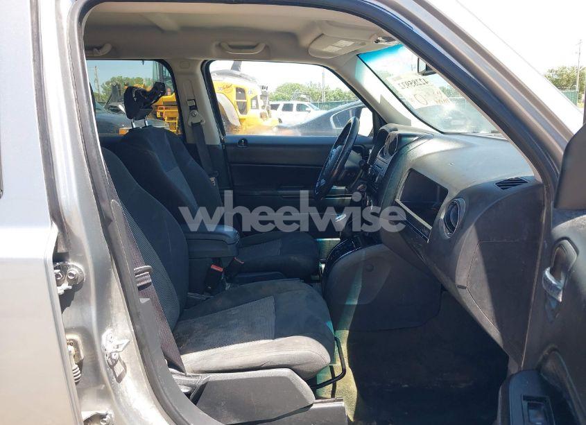 Photo 5 of 2016 Jeep Patriot LATITUDE (VIN 1C4NJRFB3GD767635)