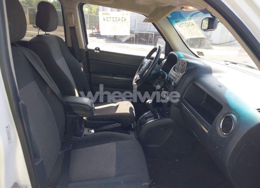 Photo 5 of 2014 Jeep Patriot LATITUDE (VIN 1C4NJRFB4ED664561)