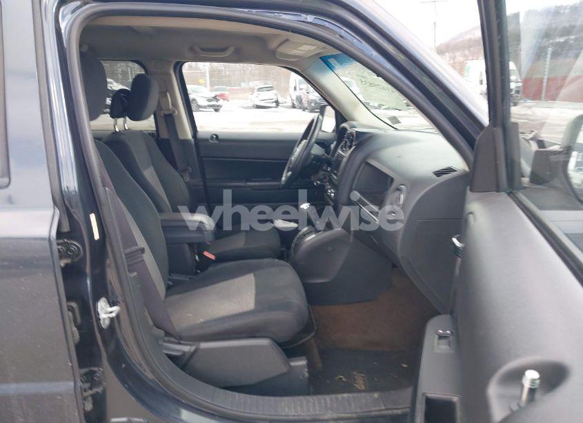 Photo 5 of 2014 Jeep Patriot LATITUDE (VIN 1C4NJRFB4ED761310)