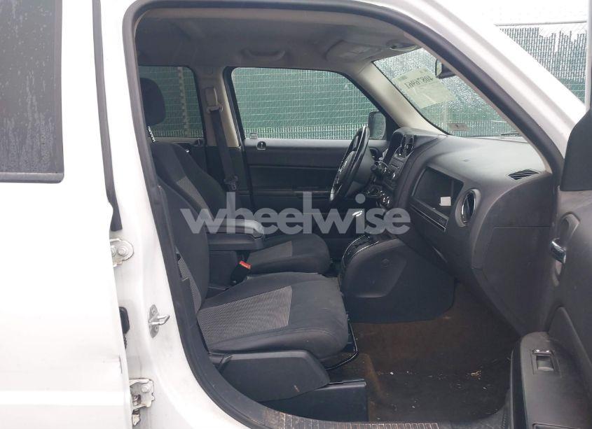 Photo 5 of 2016 Jeep Patriot LATITUDE (VIN 1C4NJRFB4GD599004)