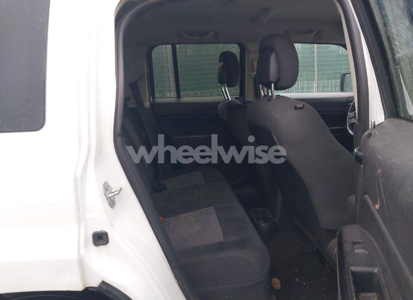 Photo 8 of 2016 Jeep Patriot LATITUDE (VIN 1C4NJRFB4GD599004)