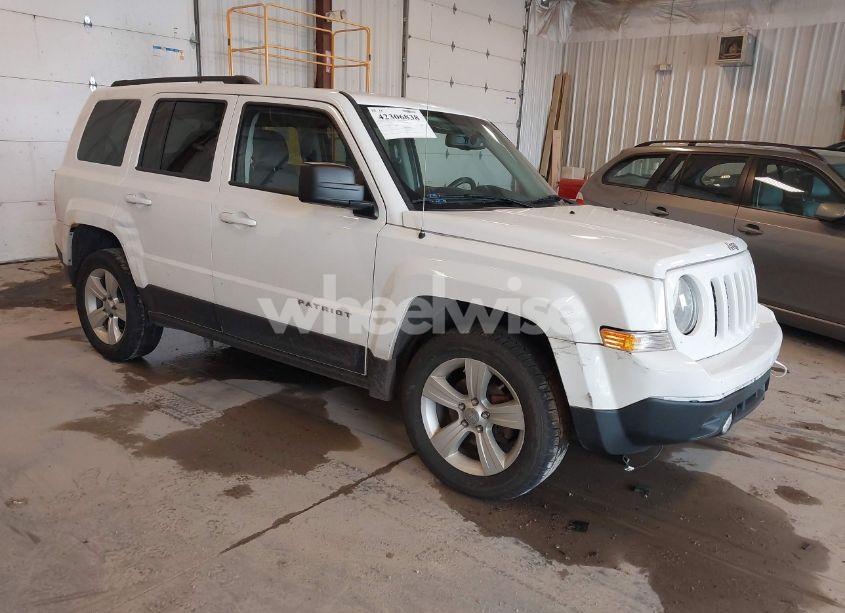 2016 Jeep Patriot LATITUDE (VIN 1C4NJRFB4GD658942) main photo