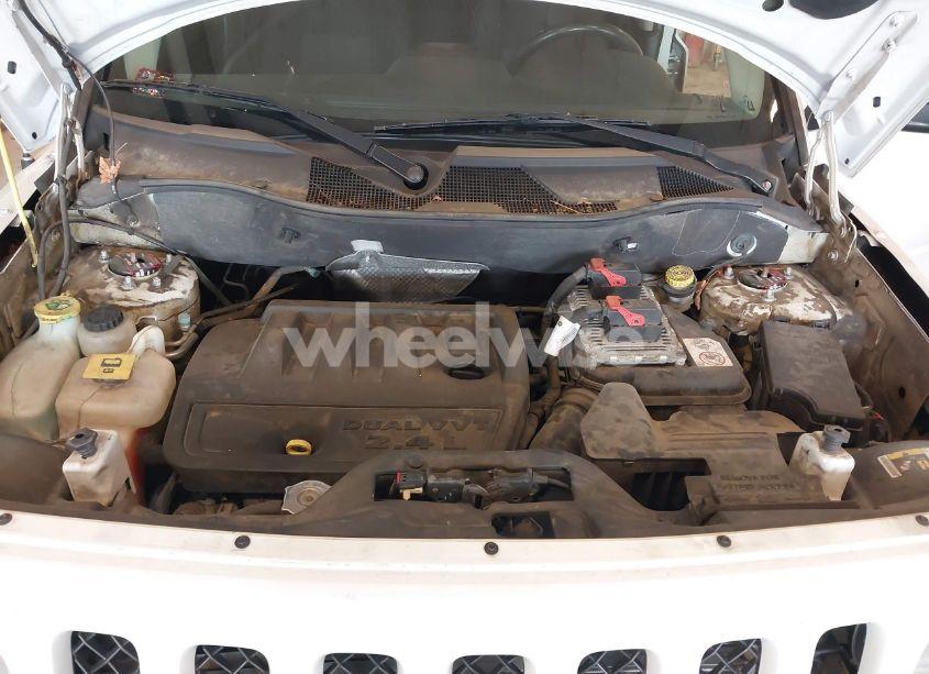 Photo 10 of 2016 Jeep Patriot LATITUDE (VIN 1C4NJRFB4GD658942)