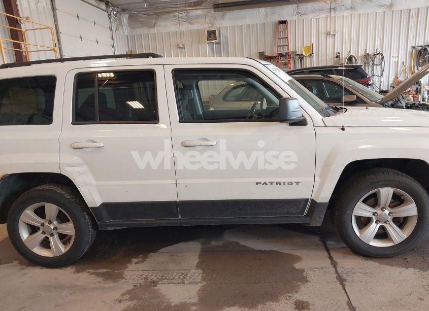 Photo 14 of 2016 Jeep Patriot LATITUDE (VIN 1C4NJRFB4GD658942)