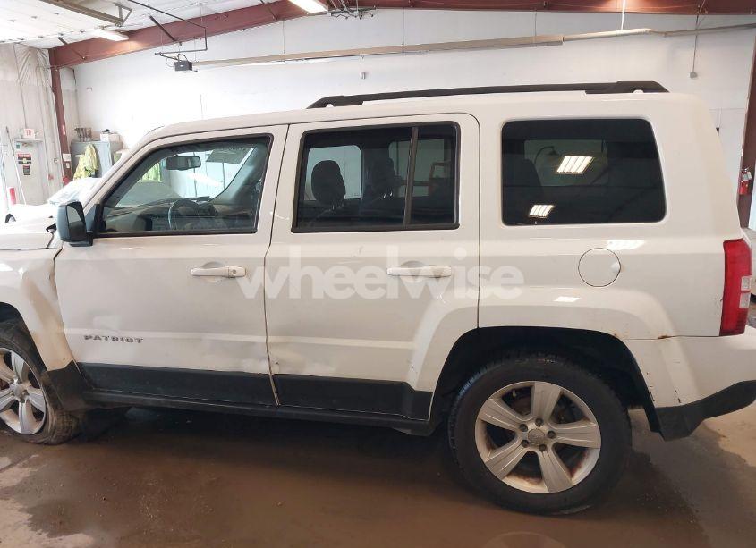 Photo 20 of 2016 Jeep Patriot LATITUDE (VIN 1C4NJRFB4GD658942)
