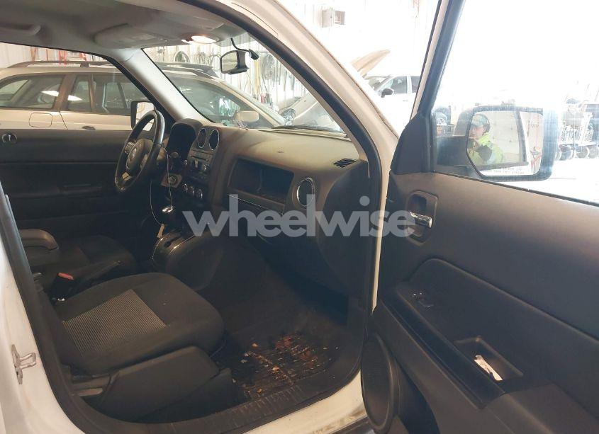 Photo 5 of 2016 Jeep Patriot LATITUDE (VIN 1C4NJRFB4GD658942)