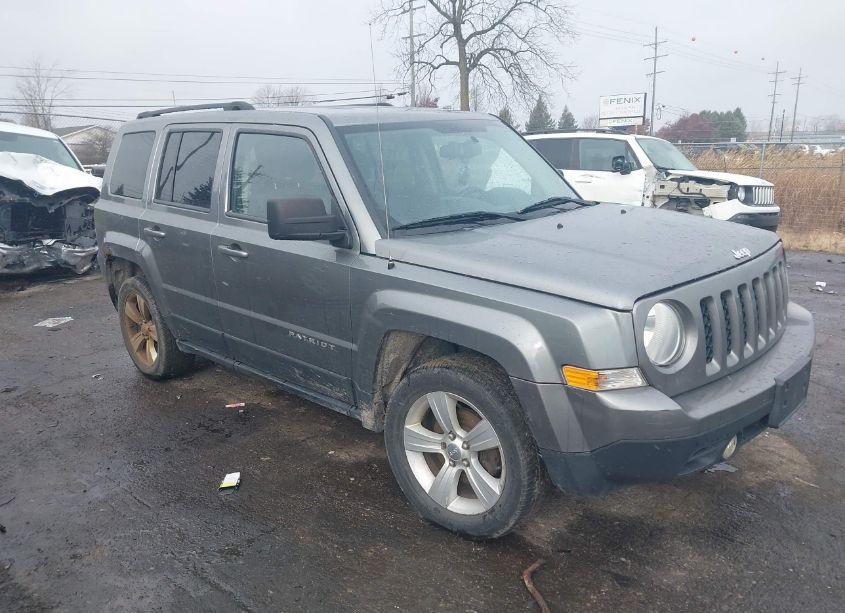 2013 Jeep Patriot LATITUDE (VIN 1C4NJRFB5DD145954) main photo