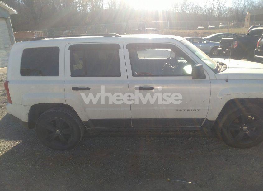 Photo 14 of 2014 Jeep Patriot LATITUDE (VIN 1C4NJRFB5ED660860)