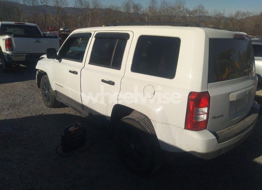 Photo 3 of 2014 Jeep Patriot LATITUDE (VIN 1C4NJRFB5ED660860)