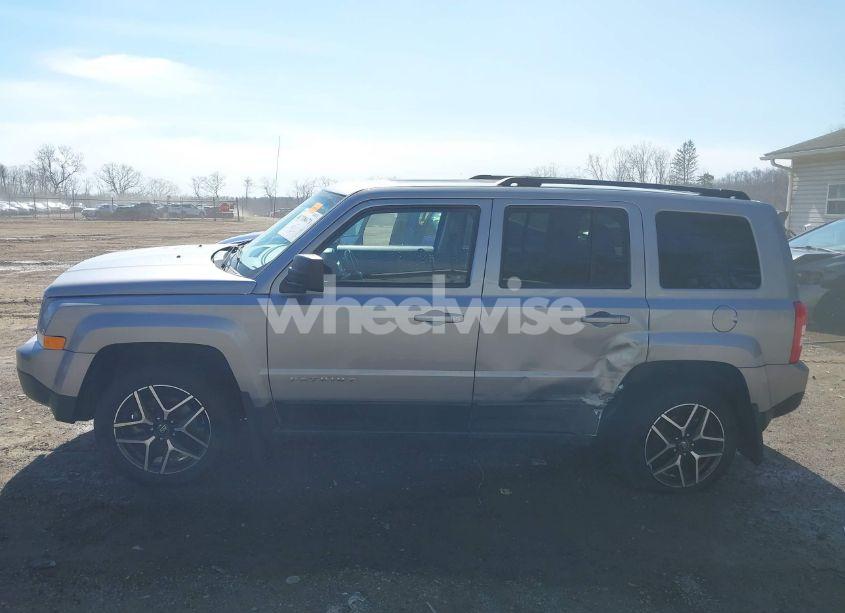 Photo 14 of 2014 Jeep Patriot LATITUDE (VIN 1C4NJRFB5ED810935)