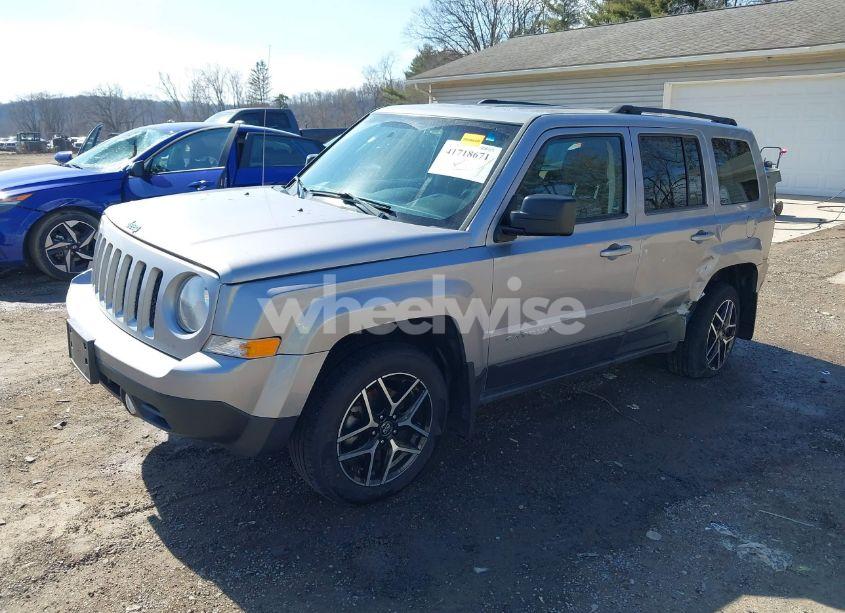 Photo 2 of 2014 Jeep Patriot LATITUDE (VIN 1C4NJRFB5ED810935)