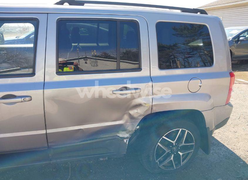 Photo 6 of 2014 Jeep Patriot LATITUDE (VIN 1C4NJRFB5ED810935)