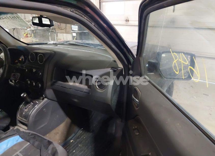 Photo 5 of 2014 Jeep Patriot LATITUDE (VIN 1C4NJRFB5ED816699)