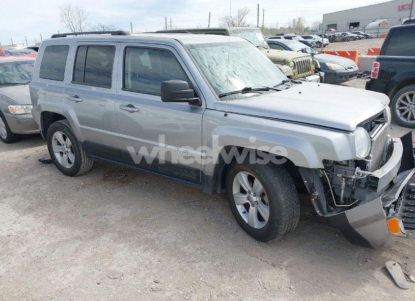 2017 Jeep Patriot LATITUDE 4X4 (VIN 1C4NJRFB5HD104813) main photo