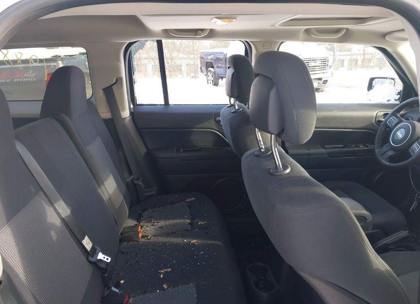 Photo 16 of 2013 Jeep Patriot LATITUDE (VIN 1C4NJRFB6DD192409)