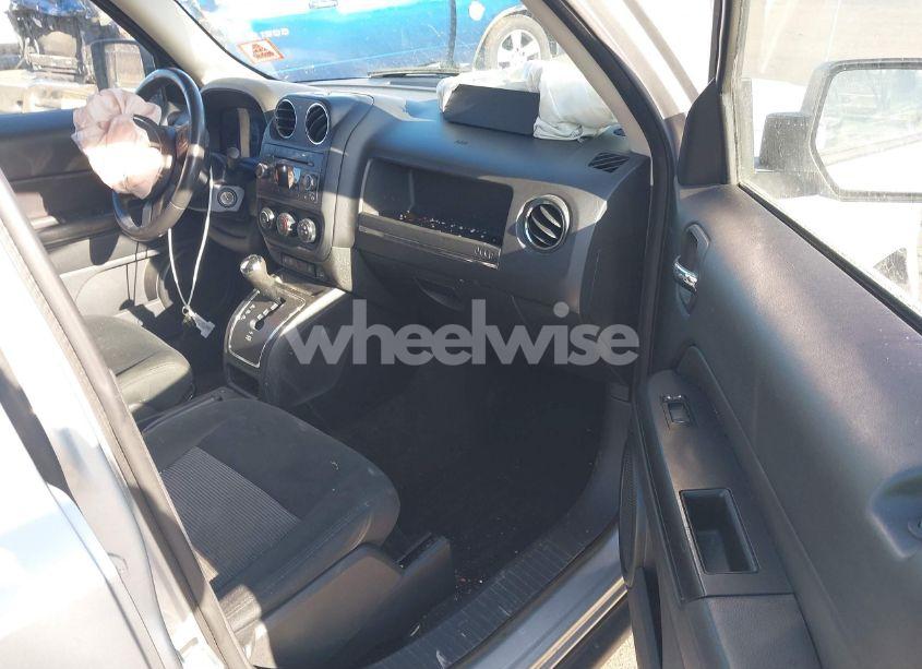 Photo 5 of 2014 Jeep Patriot LATITUDE (VIN 1C4NJRFB6ED626412)