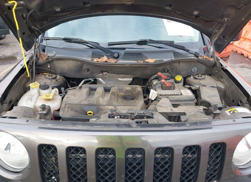 Photo 10 of 2016 Jeep Patriot HIGH ALTITUDE EDITION (VIN 1C4NJRFB6GD580079)