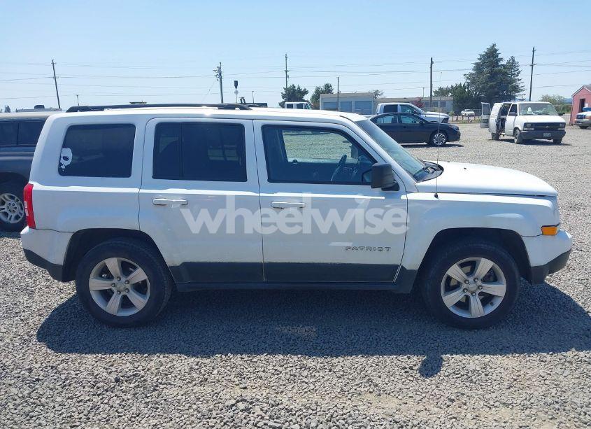 Photo 13 of 2016 Jeep Patriot LATITUDE (VIN 1C4NJRFB6GD610861)