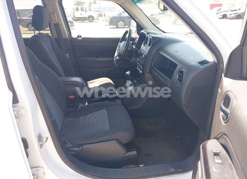 Photo 5 of 2016 Jeep Patriot LATITUDE (VIN 1C4NJRFB6GD610861)